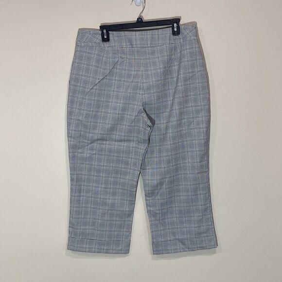 Plus Size Light Gray Dress Capris By 23rd St. Size 16. - Picture 4 of 5